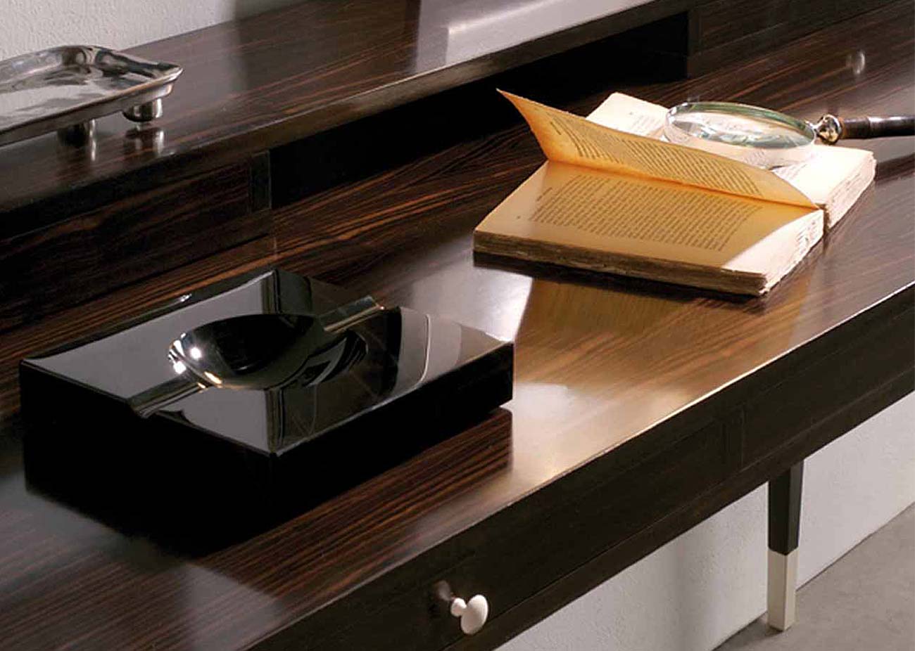 THÁI CÔNG DESK TCDOVI THÁI CÔNG Interior Design The World of