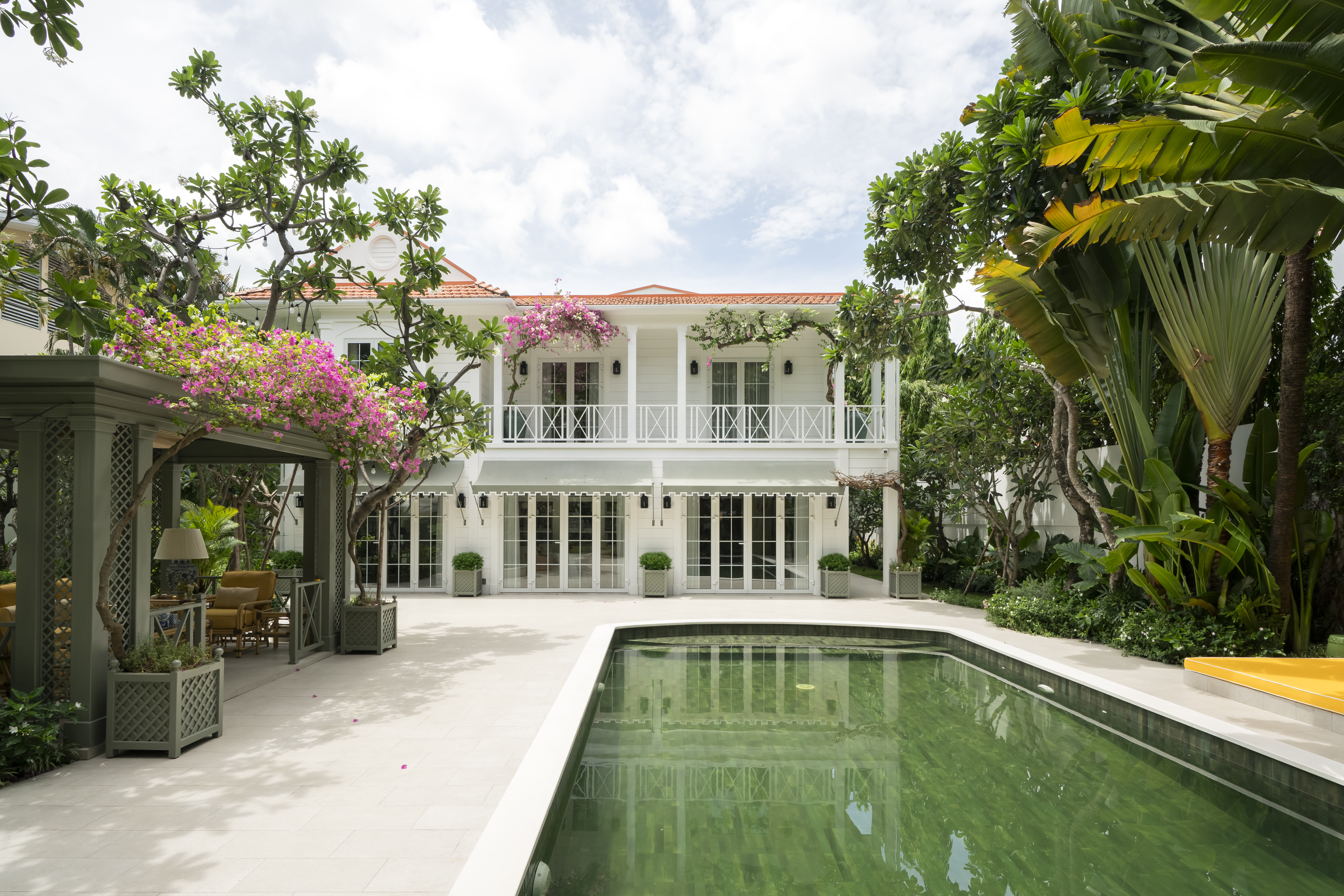 THE HAMPTONS HOUSE
